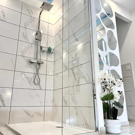 La Blanche Loveroom Apartment